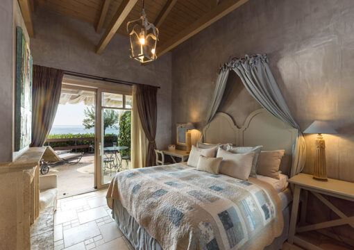 DELUXE SUITE 1