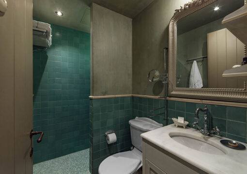 DELUXE SUITE 1