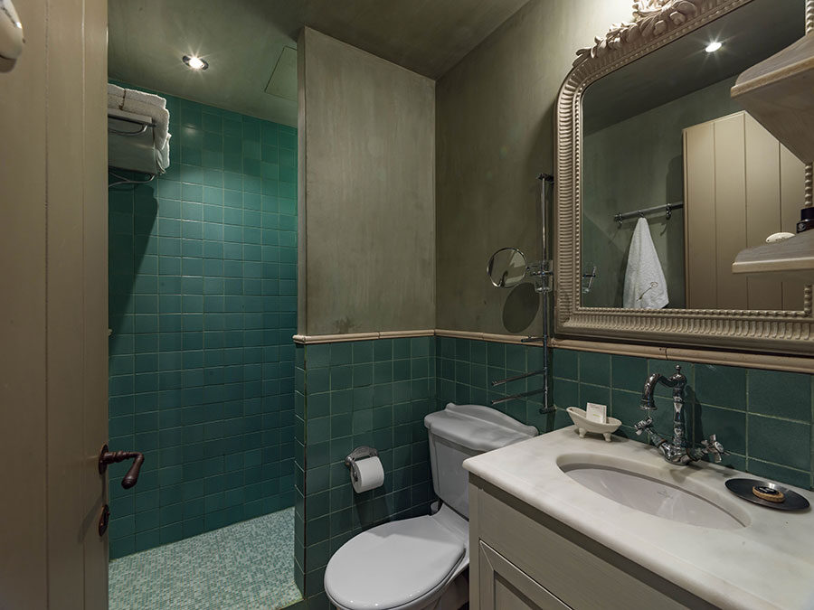 DELUXE SUITE 1