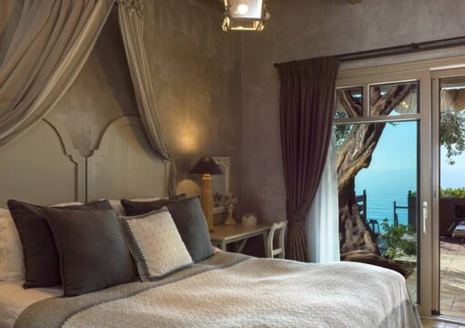 DELUXE SUITE 2
