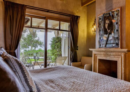 DELUXE SUITE 2