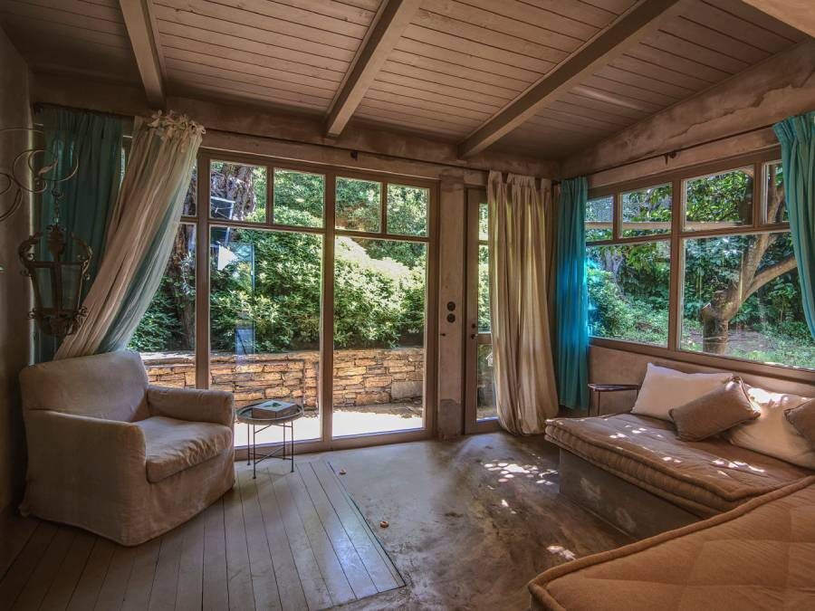 DELUXE SUITE 3