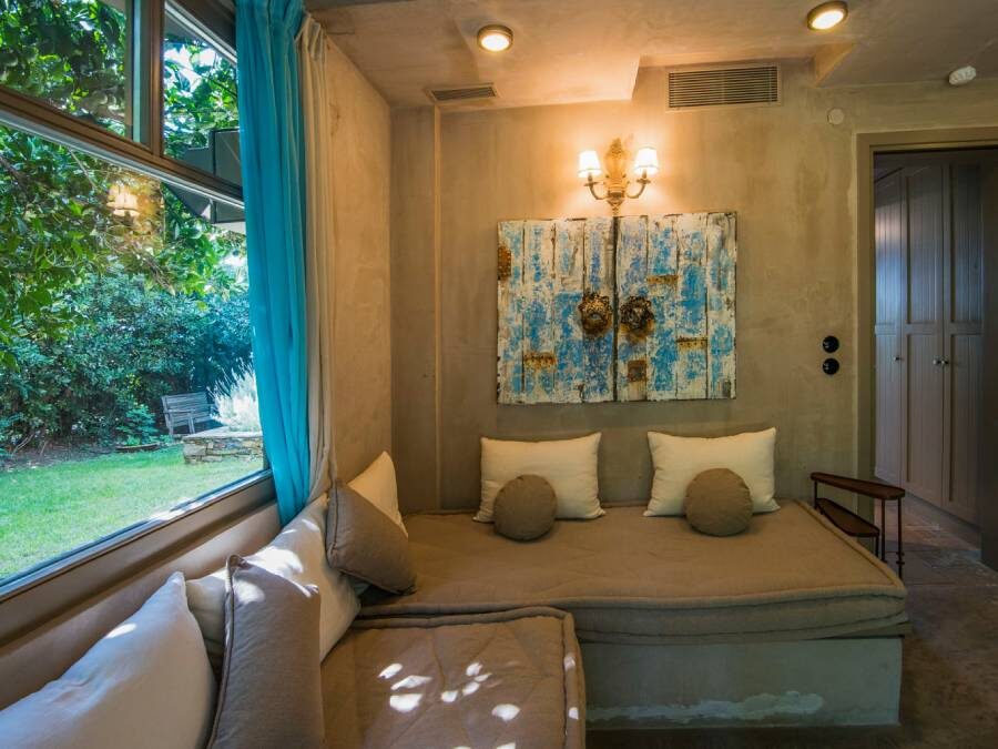 DELUXE SUITE 3