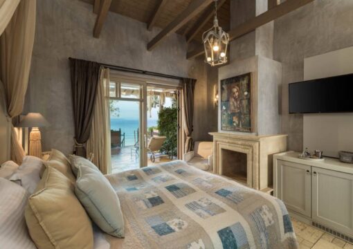 DELUXE SUITE 3