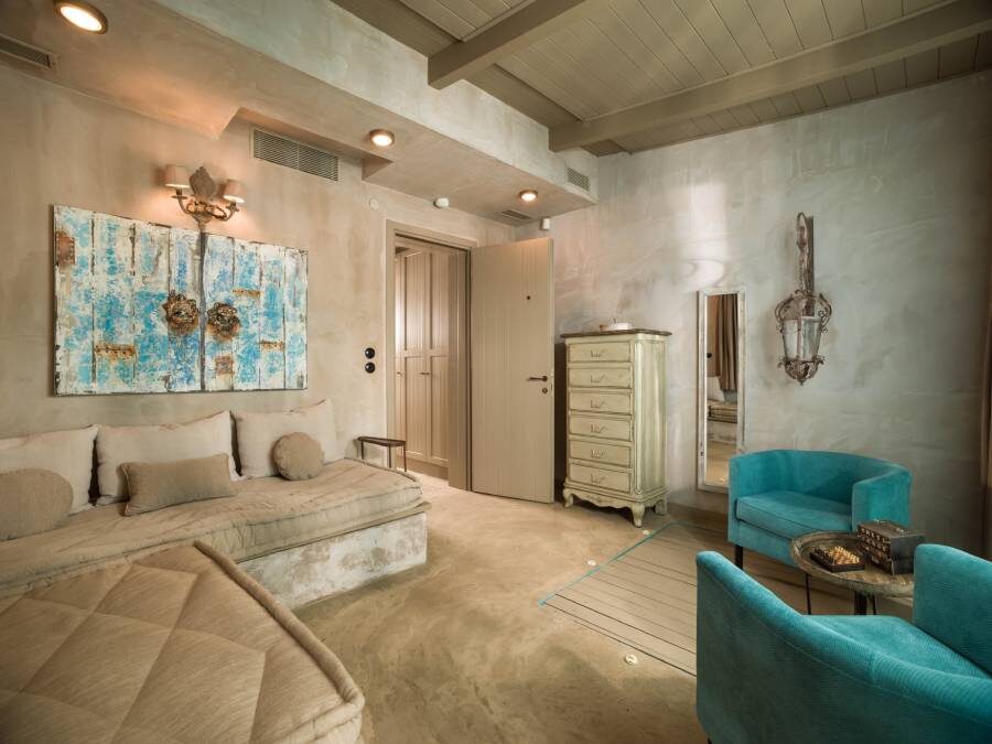 DELUXE SUITE 3