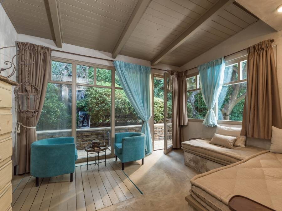 DELUXE SUITE 3