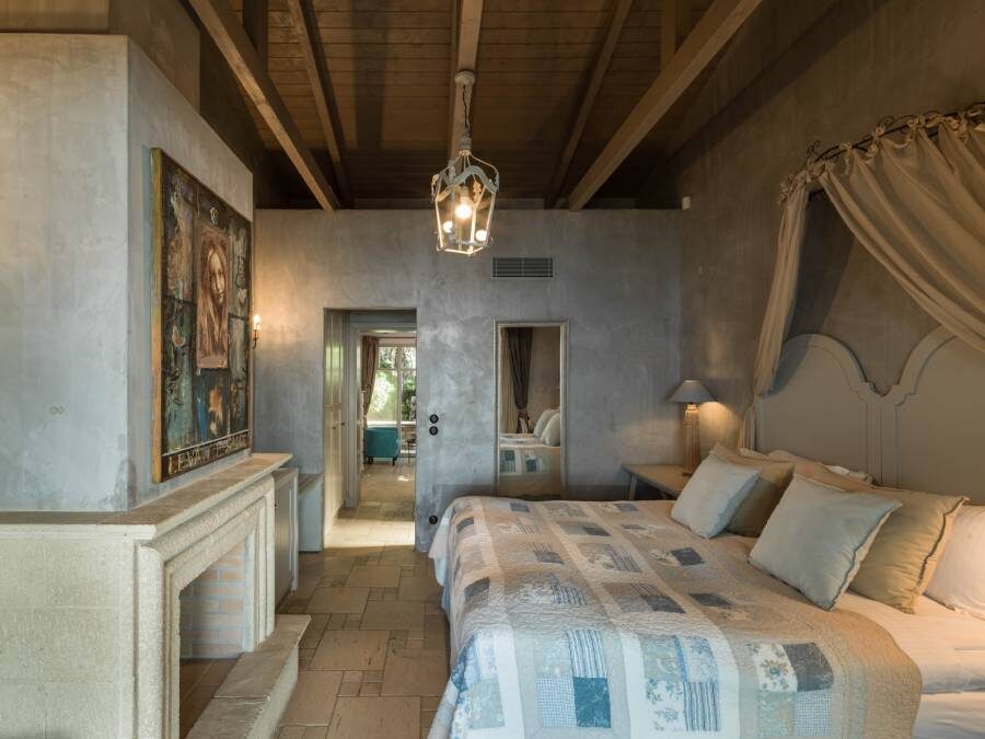 DELUXE SUITE 3
