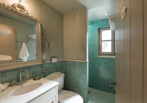 DELUXE SUITE 3