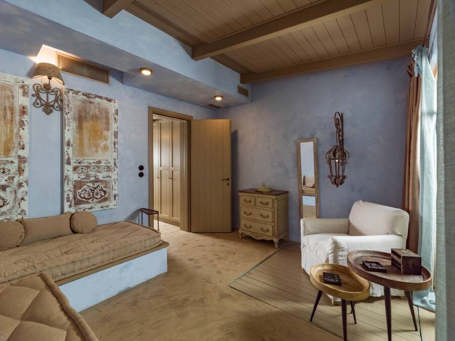 DELUXE SUITE 2