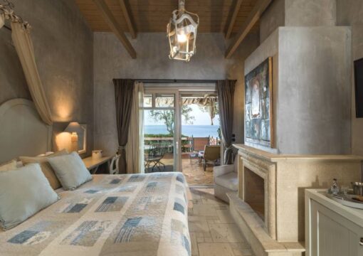 DELUXE SUITE 3