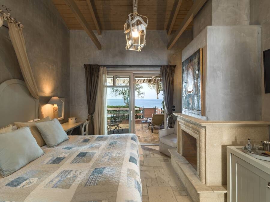 DELUXE SUITE 3