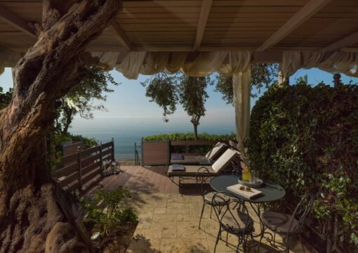 DELUXE SUITE 2