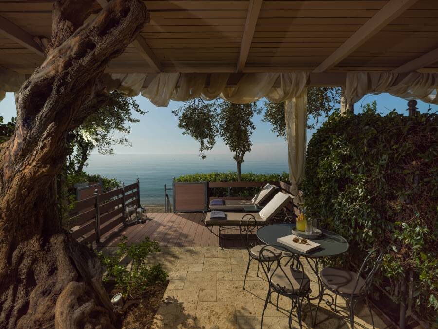 DELUXE SUITE 2