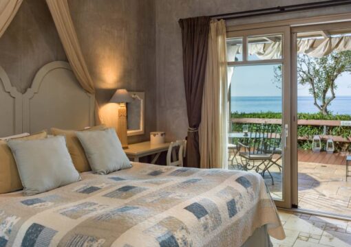 DELUXE SUITE 3