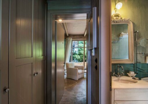 DELUXE SUITE 2